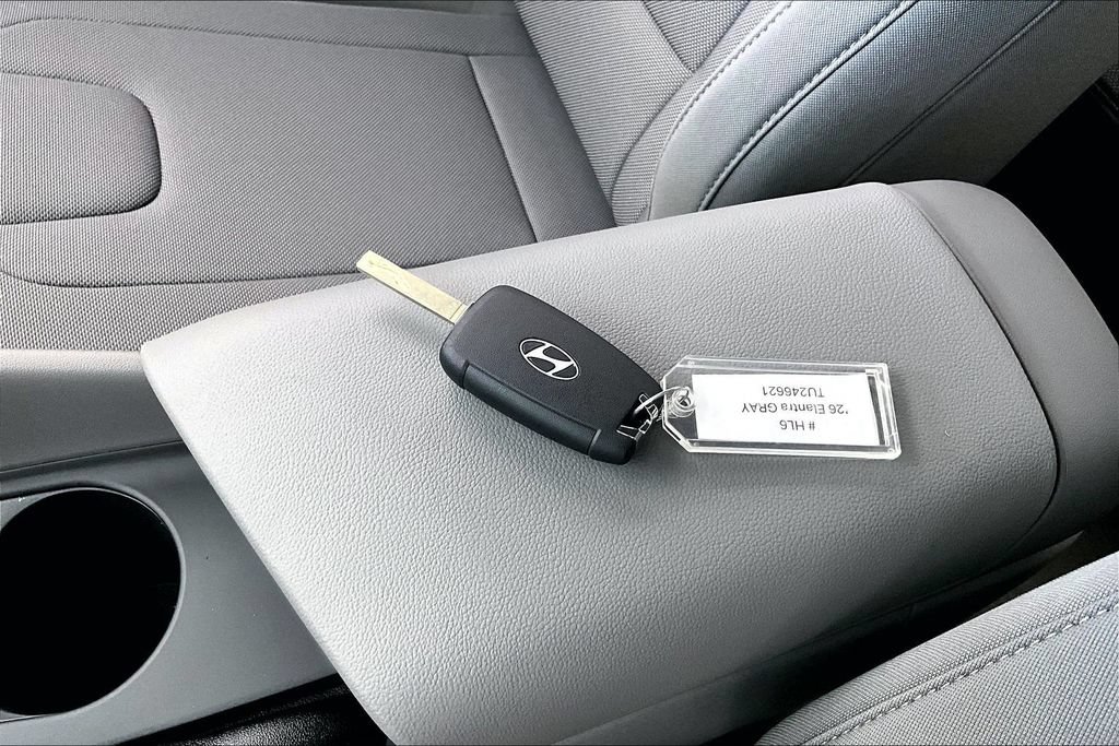 Used 2026 Hyundai Elantra SE FWD image 11