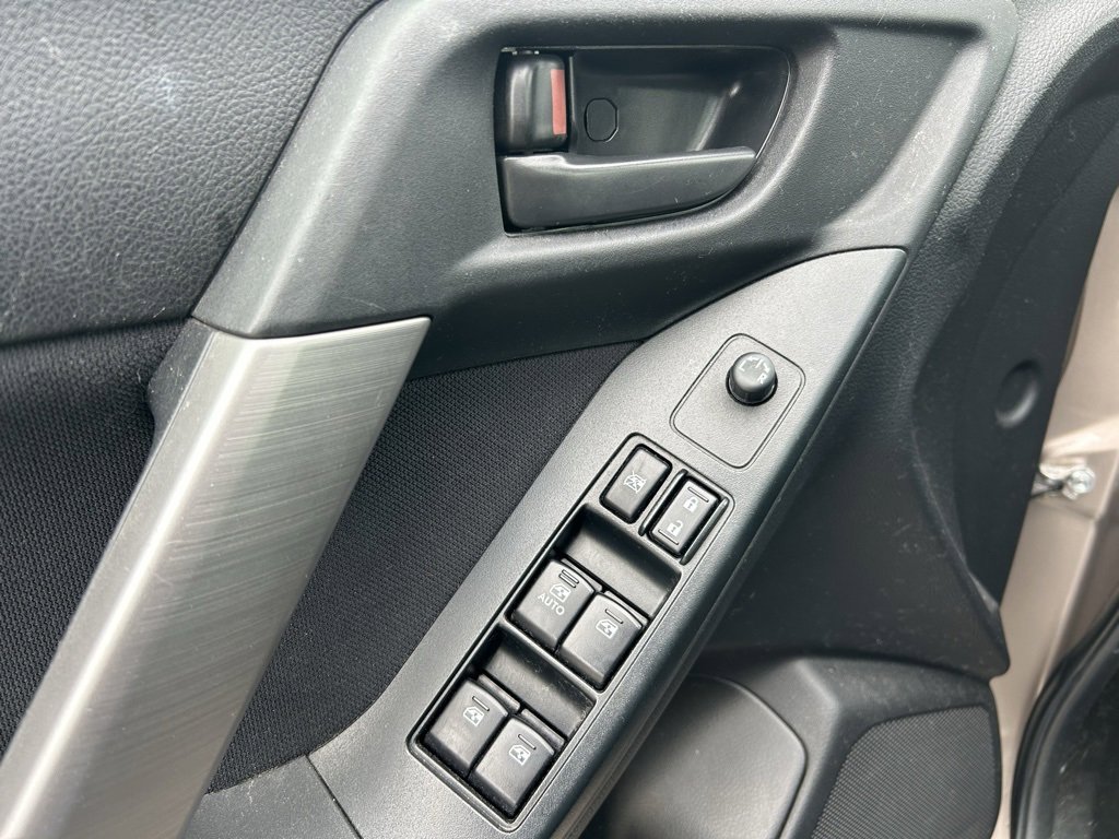 Used 2015 Subaru Forester 2.5i Premium image 11