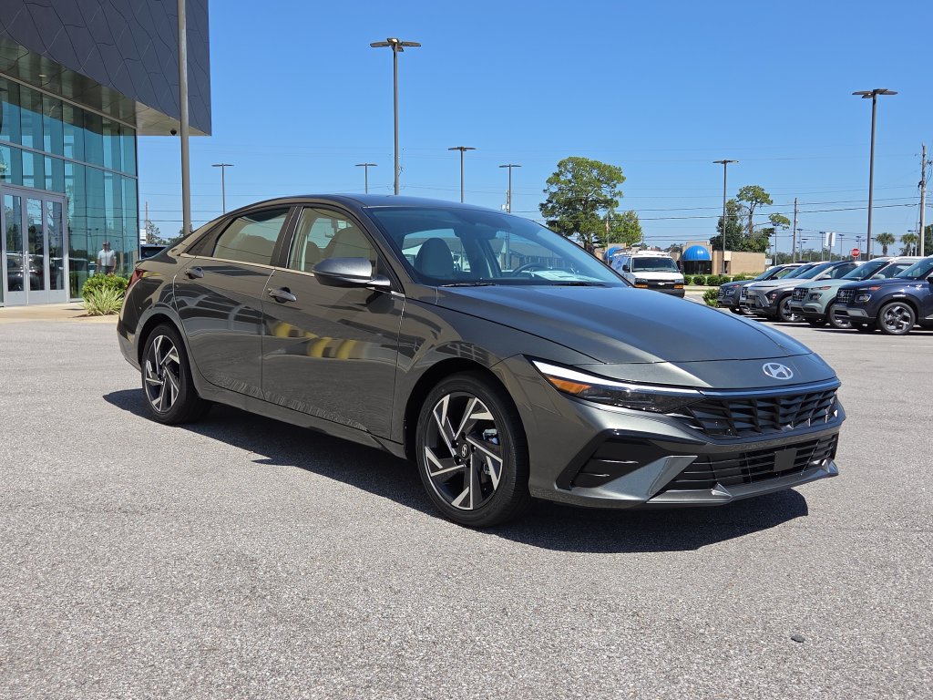 New 2026 Hyundai Elantra Limited FWD image 2