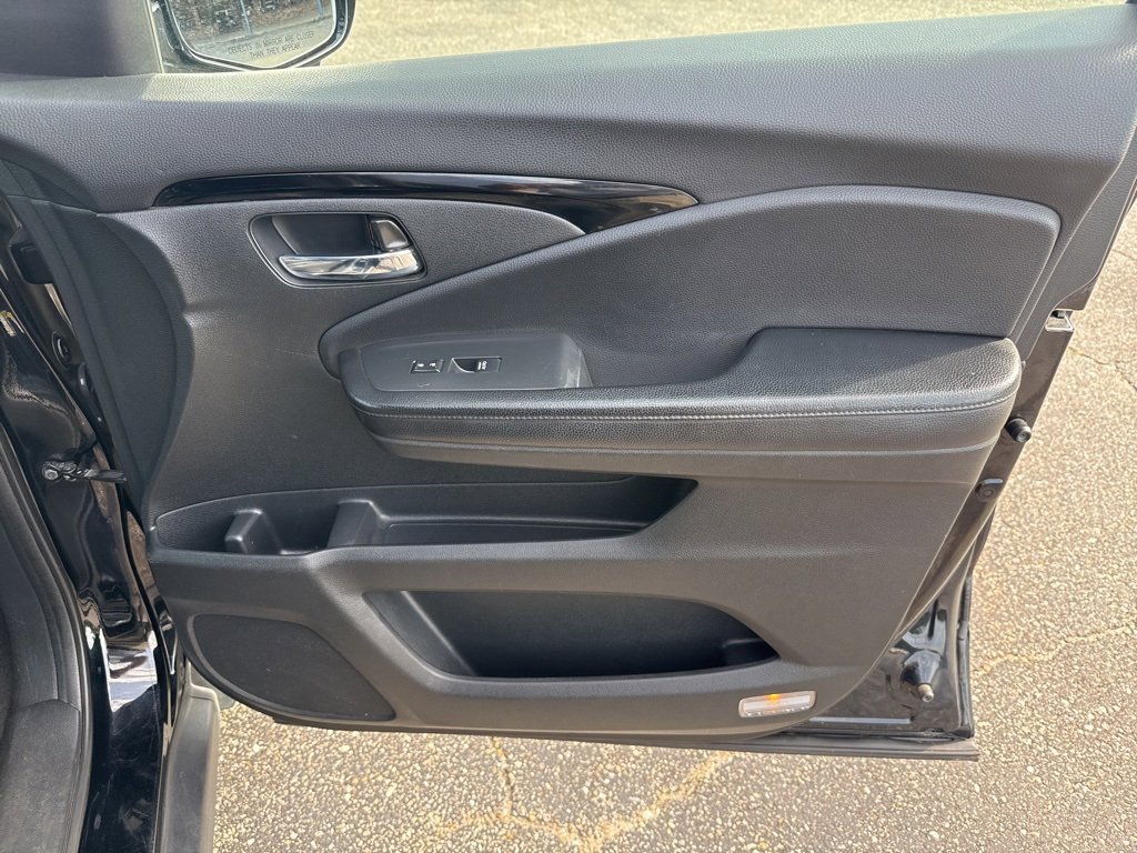 Used 2016 Honda Pilot Touring image 21