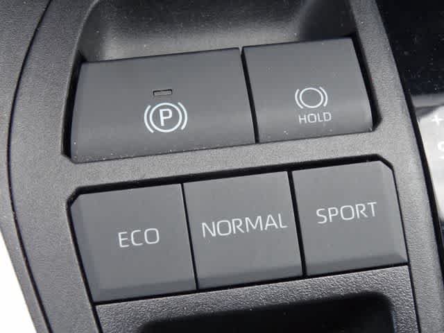 Used 2024 Toyota RAV4 XLE FWD image 26