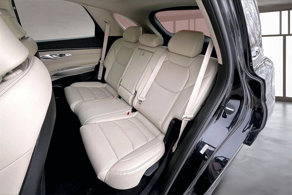 Used 2023 Genesis GV70 2.5T Select w/ Select Package image 21