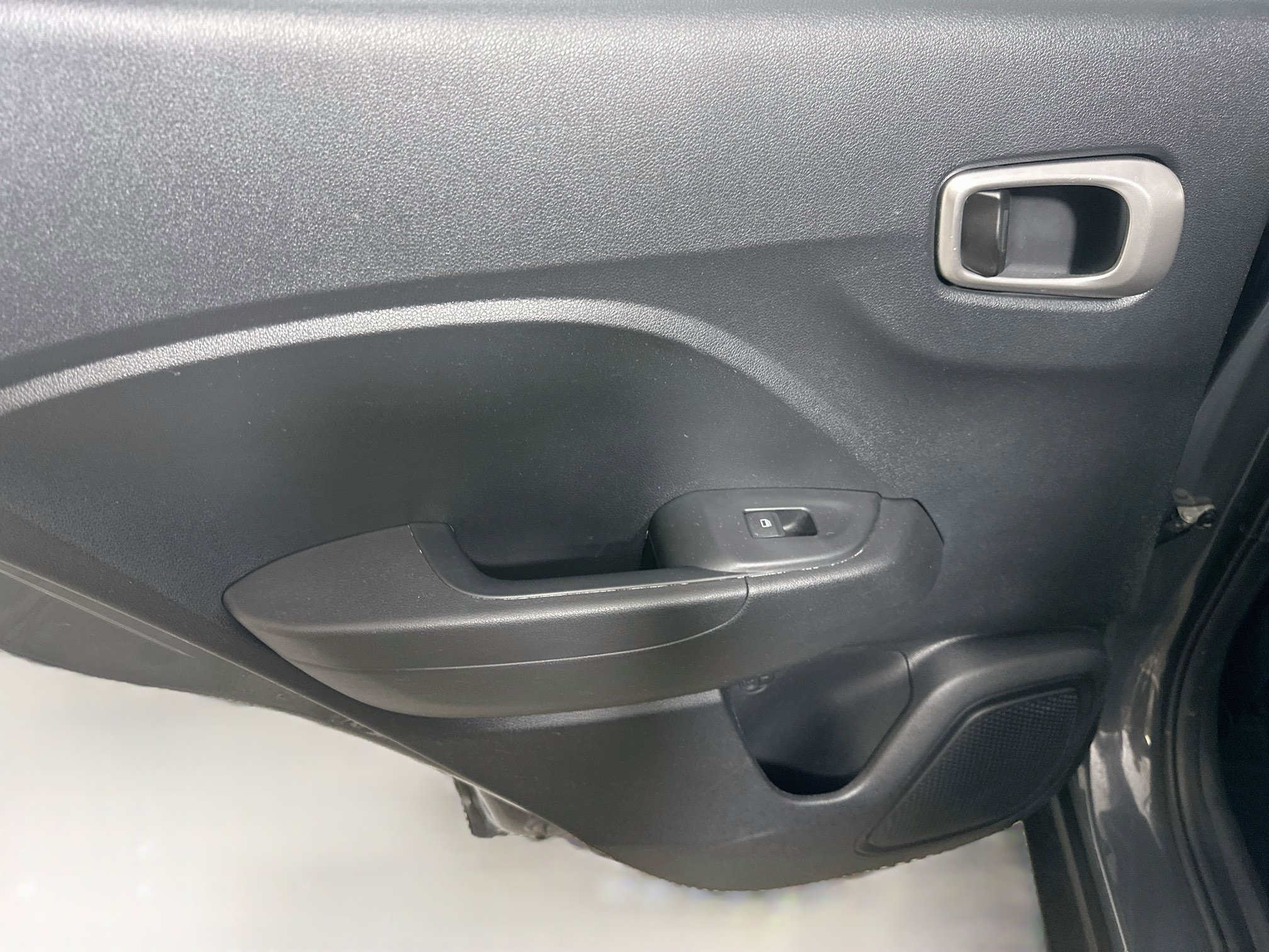 Used 2025 Hyundai Venue SEL FWD image 25
