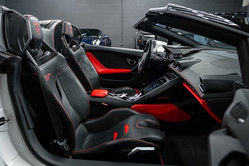 Used 2021 Lamborghini Huracan EVO RWD image 32