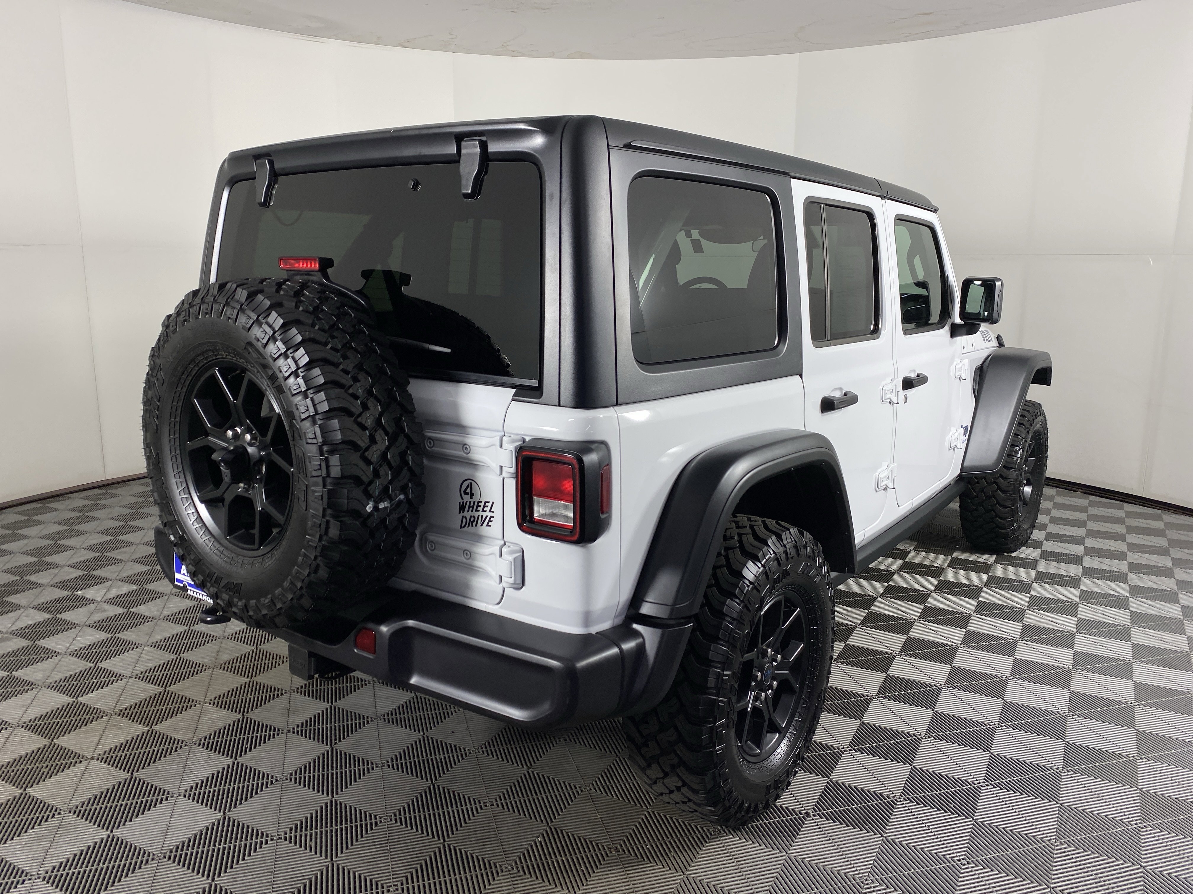 Used 2025 Jeep Wrangler Willys AWD/4WD image 6