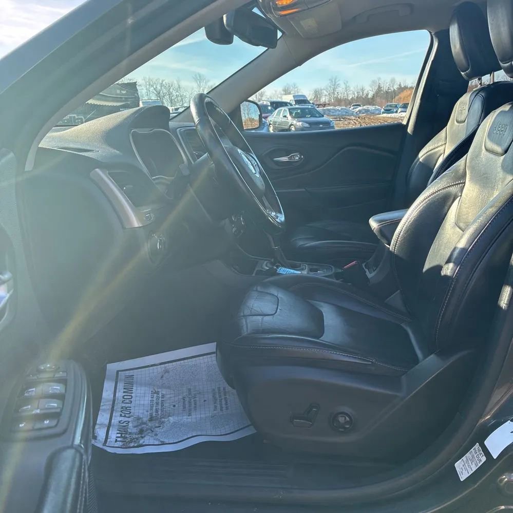 Used 2016 Jeep Cherokee Limited image 9