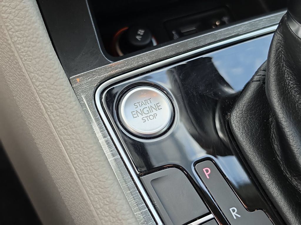 Used 2018 Volkswagen Passat 2.0T SE FWD image 22