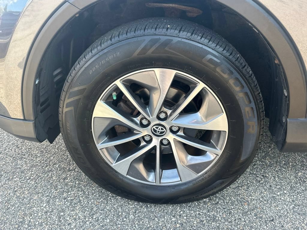Used 2016 Toyota RAV4 XLE AWD/4WD image 34