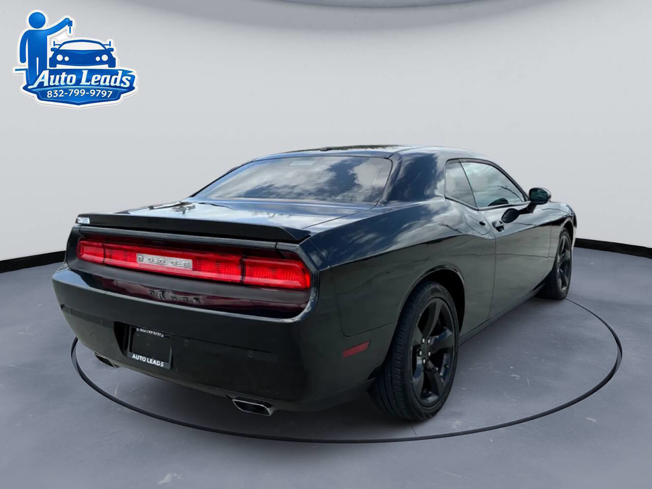 Used 2013 Dodge Challenger SXT Plus image 5