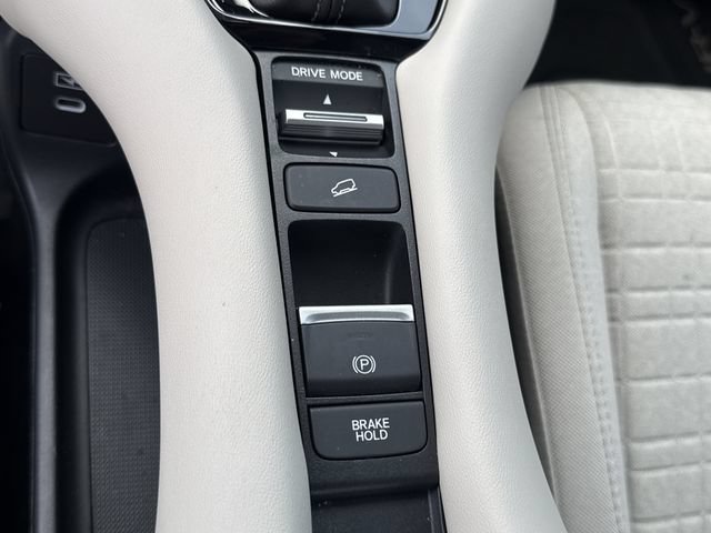 Used 2025 Honda HR-V LX image 30