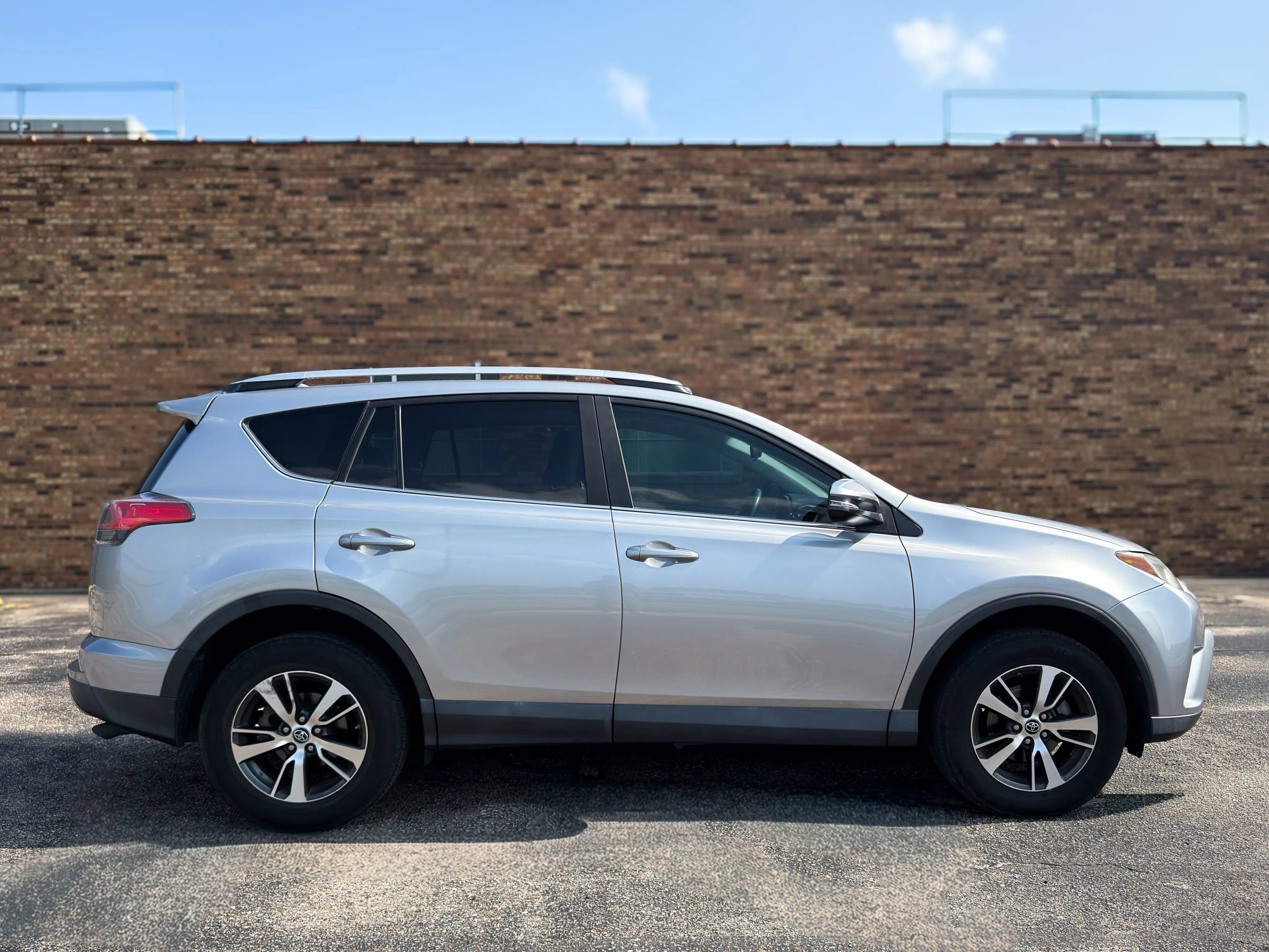 Used 2016 Toyota RAV4 XLE FWD image 9