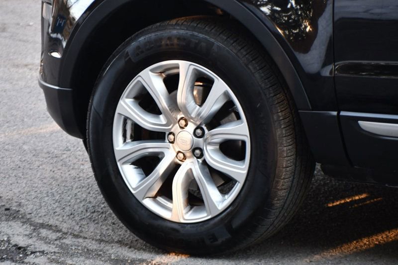 Used 2017 Land Rover Range Rover Evoque SE image 14