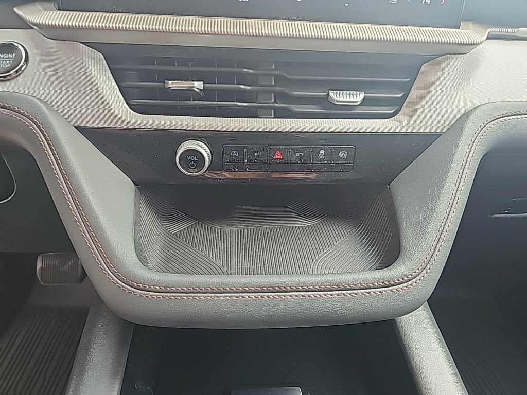 Used 2025 Ford Explorer Active AWD/4WD image 19