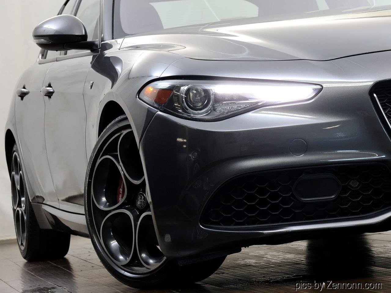 Used 2022 Alfa Romeo Giulia Ti AWD/4WD image 4