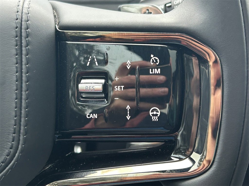 Used 2025 Land Rover Range Rover Velar Dynamic SE image 39