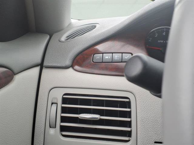 Used 2008 Buick Lucerne CXL image 21