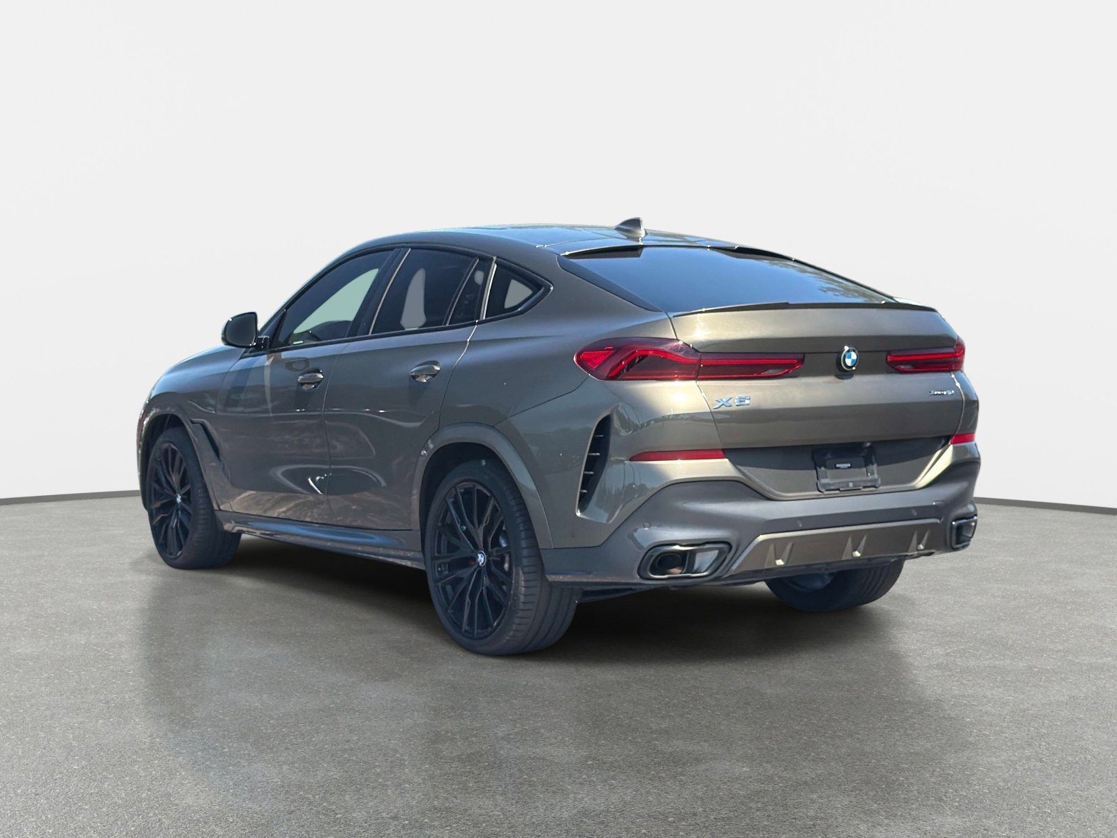 Used 2023 BMW X6 xDrive40i w/ M Sport Package AWD/4WD image 5