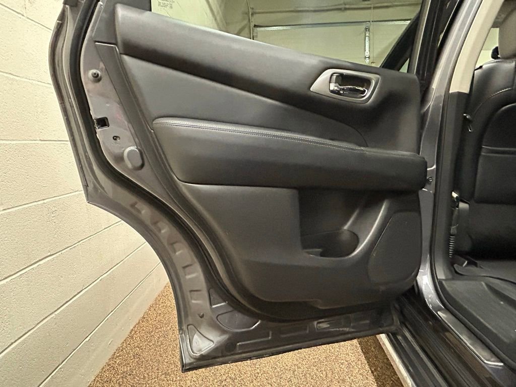 Used 2017 Nissan Pathfinder Platinum w/ Family Entertainment Package image 14