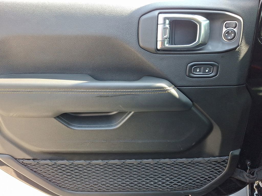 Used 2025 Jeep Wrangler Unlimited Sahara image 12