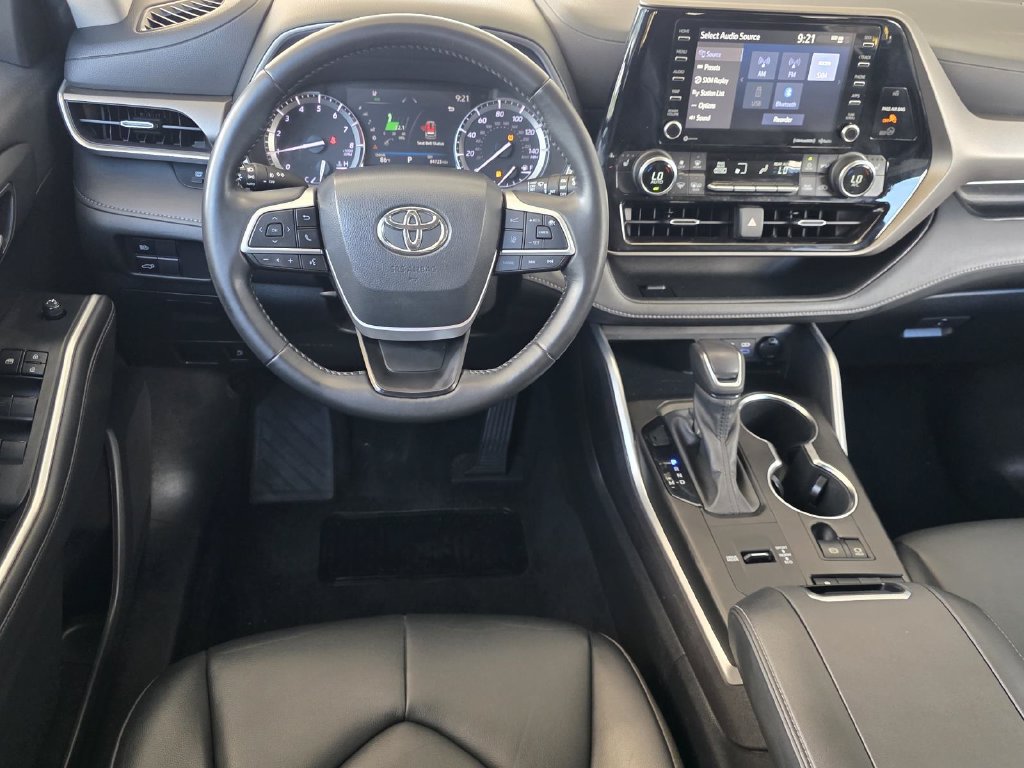 Used 2022 Toyota Highlander XLE FWD image 13