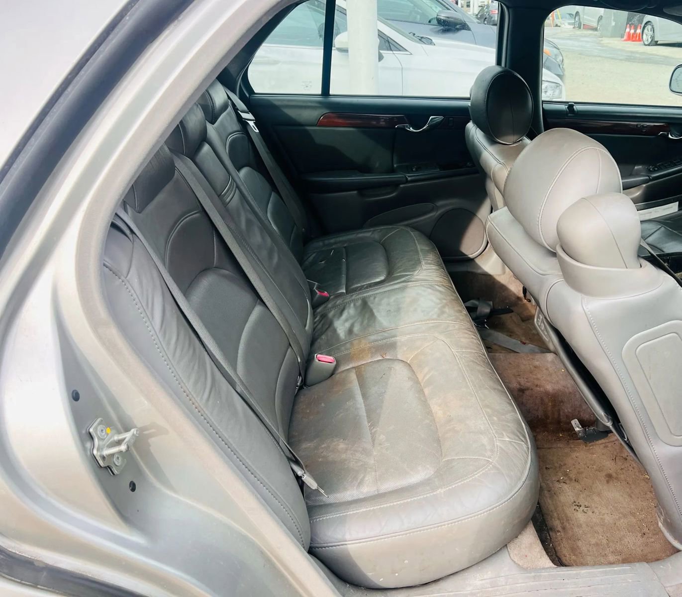 Used 2004 Cadillac De Ville w/ Equipment Group image 9