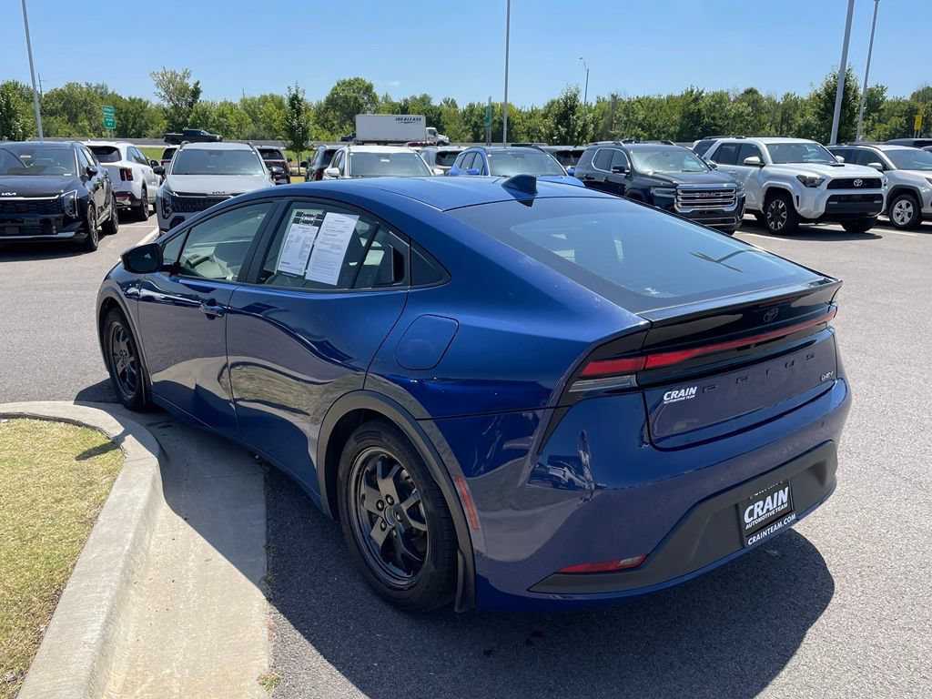 Used 2023 Toyota Prius LE FWD image 5