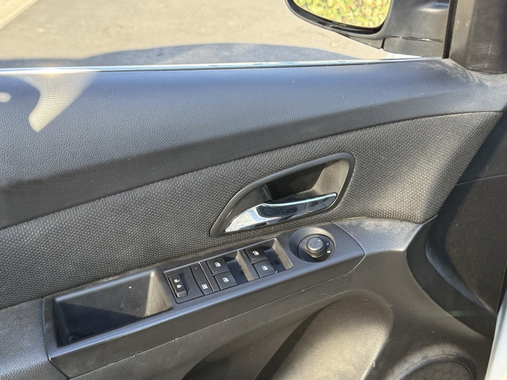 Used 2016 Chevrolet Cruze LT w/ Technology Package image 9