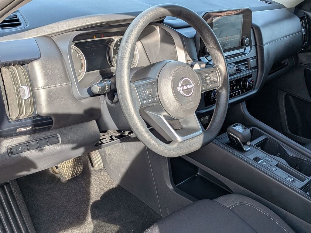 Used 2025 Nissan Pathfinder S image 10