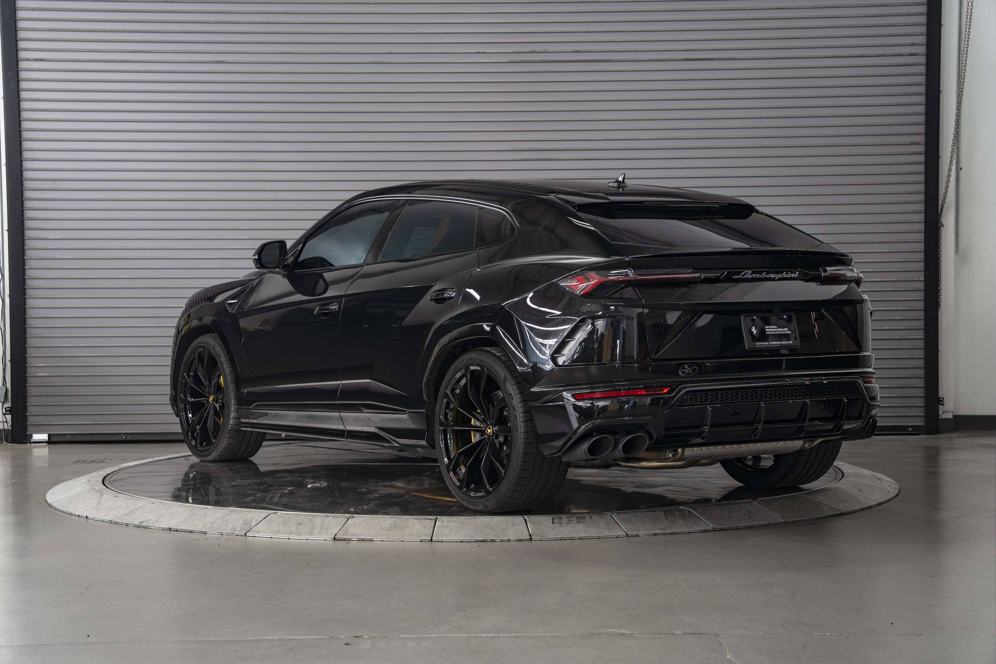 Used 2022 Lamborghini Urus AWD/4WD image 3