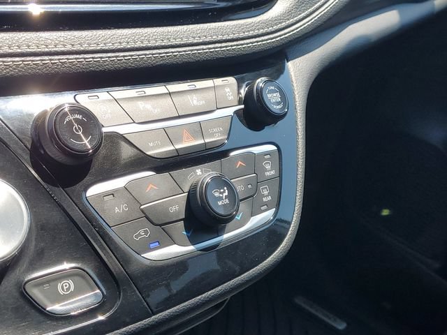 Used 2021 Chrysler Pacifica Touring-L w/ S Appearance Package FWD image 23