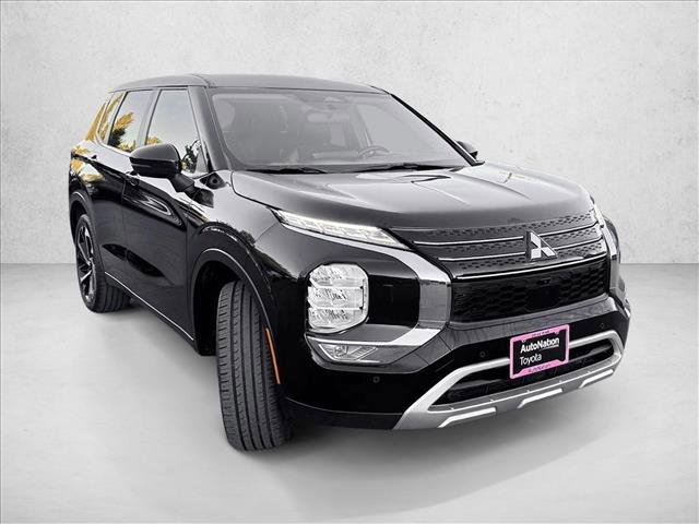 Used 2024 Mitsubishi Outlander SE AWD/4WD image 3