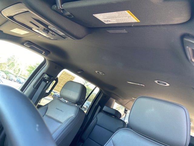 Used 2025 GMC Yukon XL Denali AWD/4WD image 29