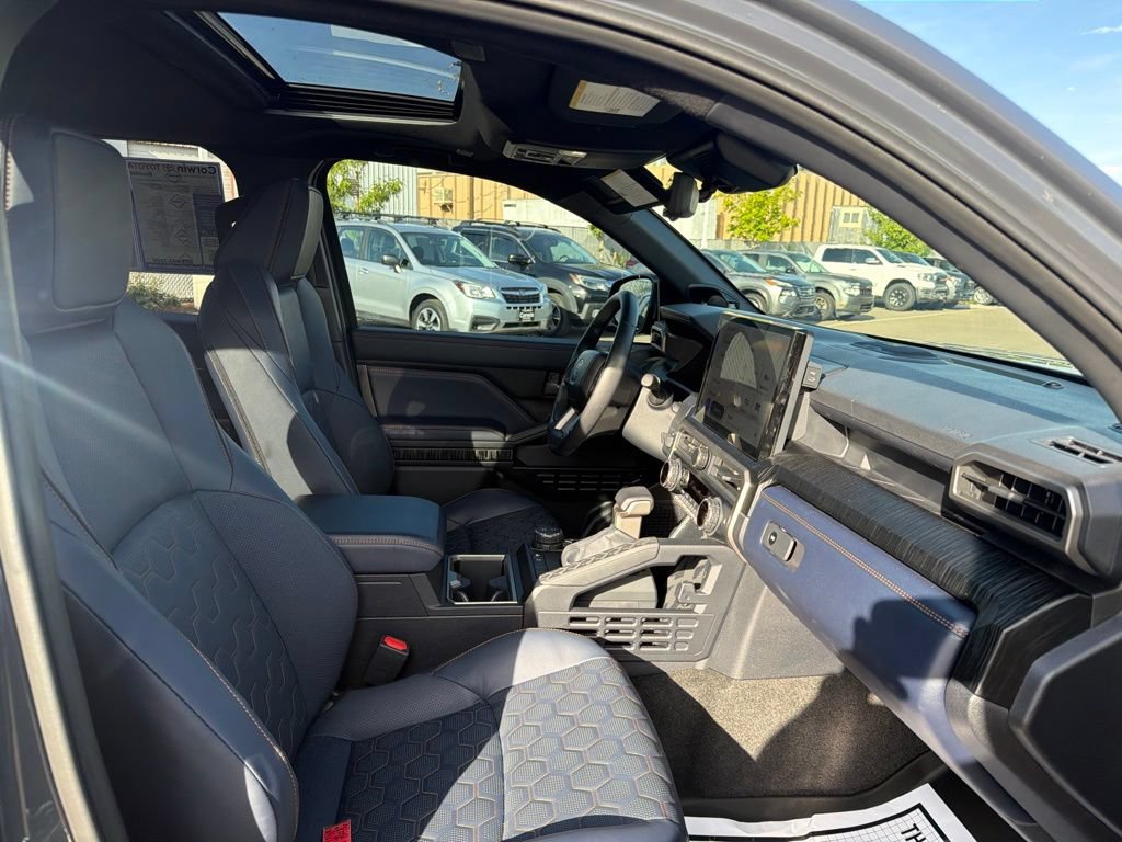 Used 2025 Toyota 4Runner Platinum AWD/4WD image 12