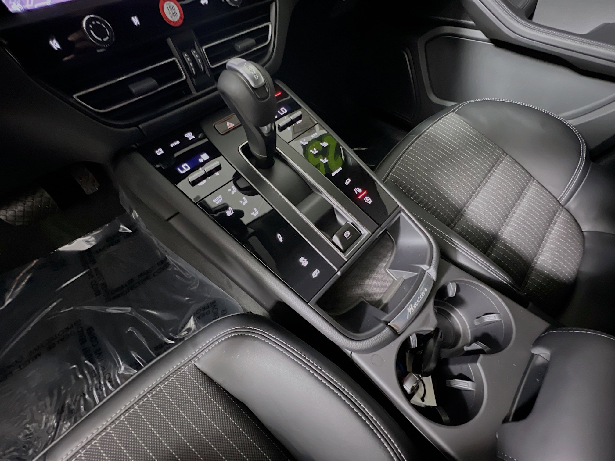 Used 2025 Porsche Macan Turbo image 25