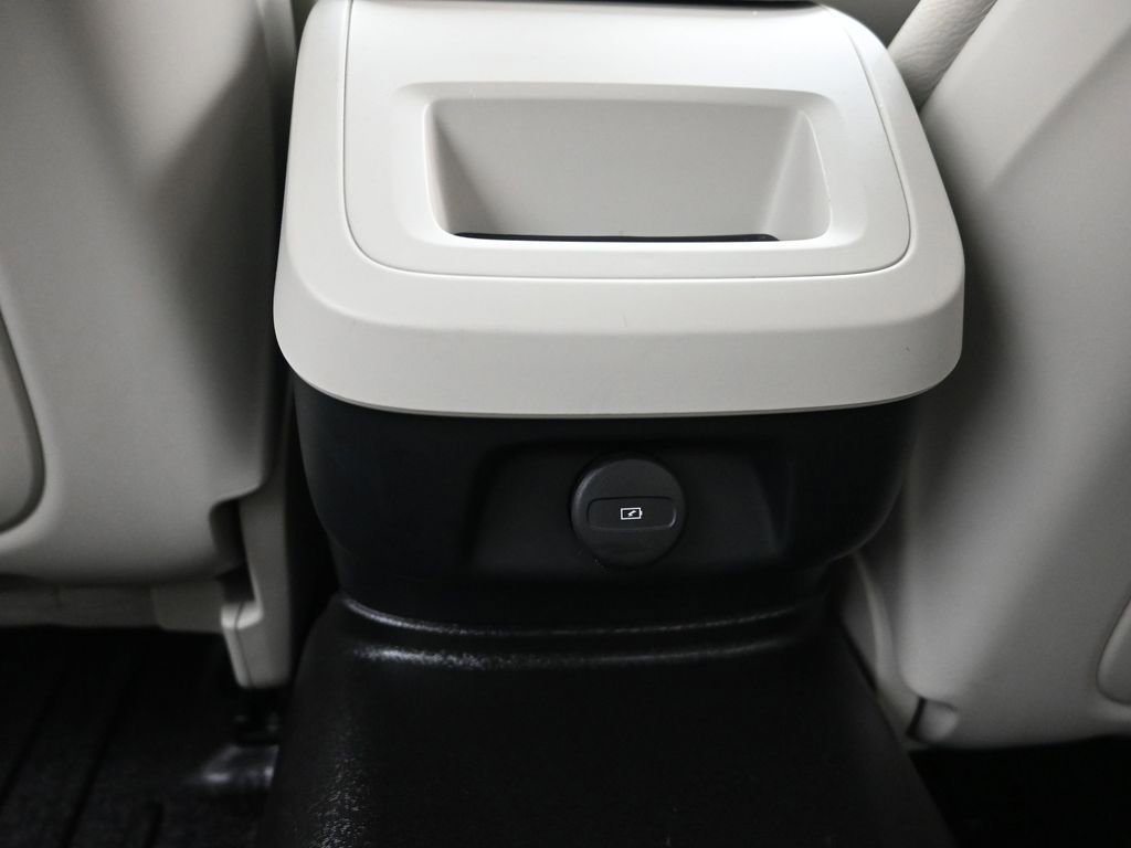 Used 2021 Volvo S60 T5 Momentum w/ Premium Package image 18