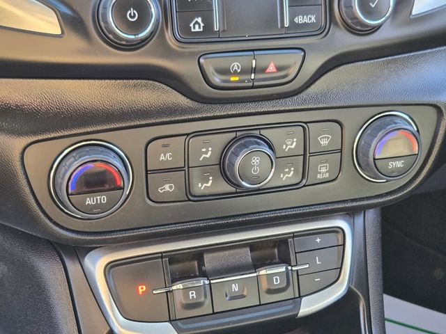 Used 2024 GMC Terrain SLT image 24