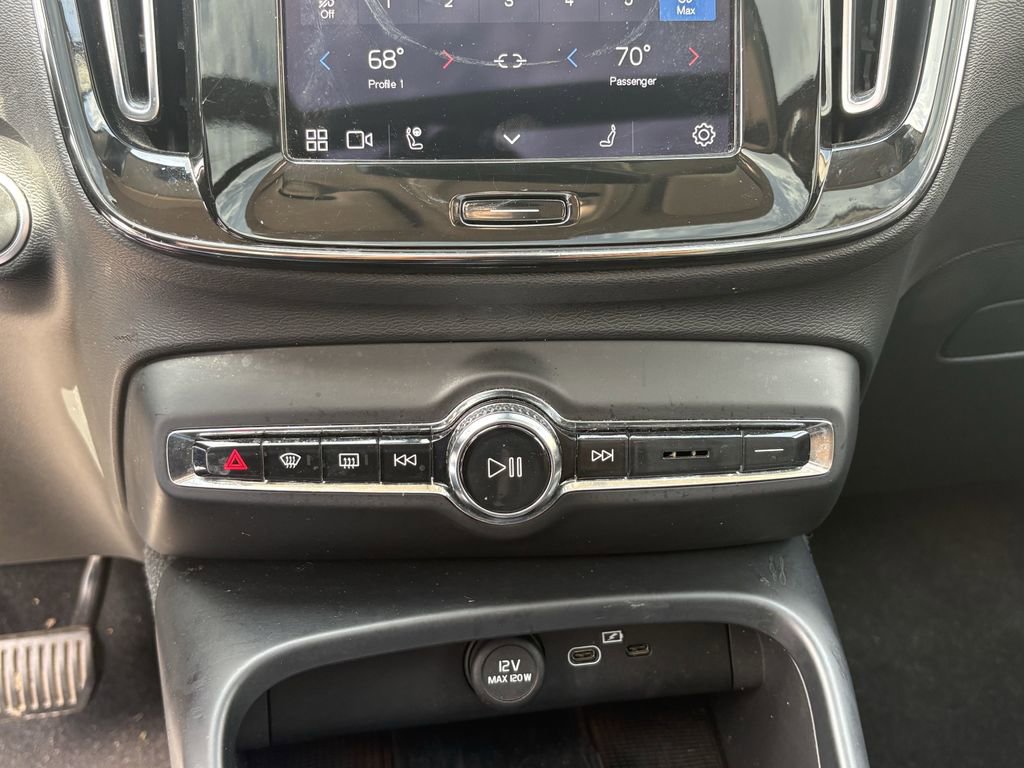 Used 2023 Volvo XC40 B5 Plus w/ Driver Assist Package image 21