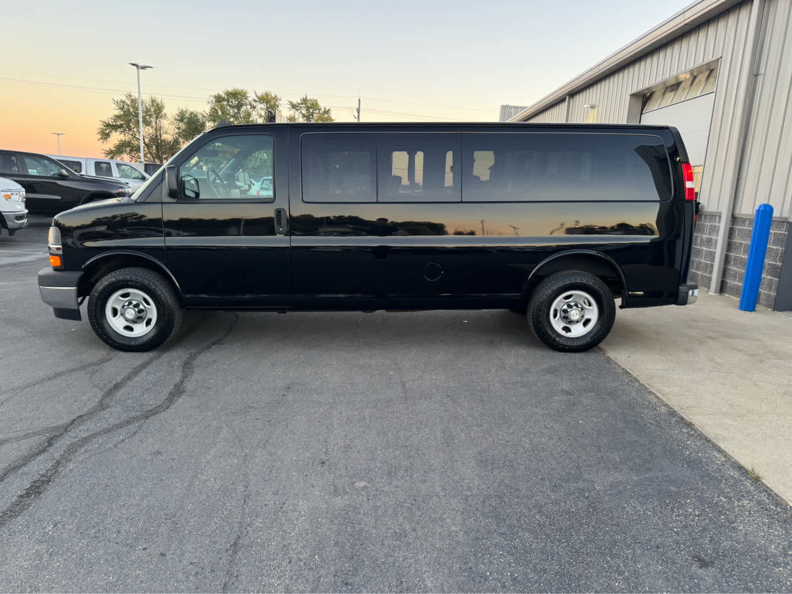 Used 2017 Chevrolet Express 3500 LT w/ LT Preferred Equipment Group RWD image 6