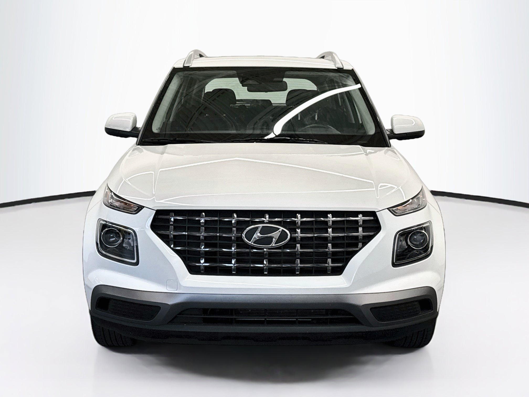 Used 2025 Hyundai Venue SEL FWD image 2