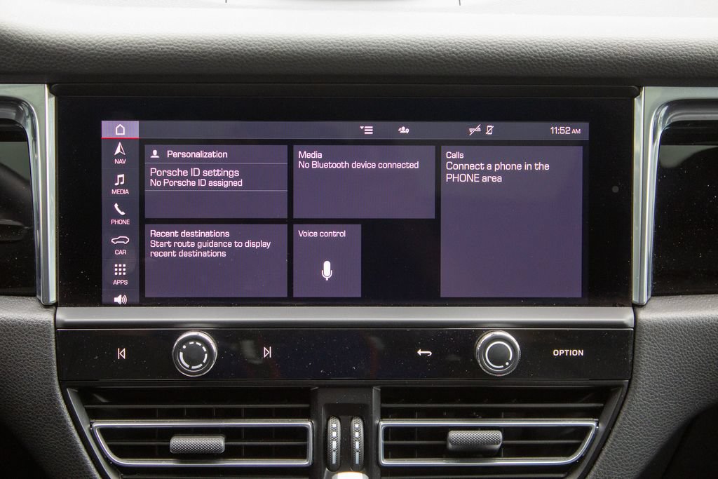 Used 2025 Porsche Macan AWD/4WD image 16