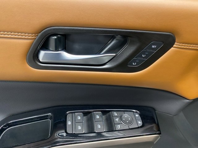 Used 2024 Nissan Pathfinder Platinum image 31