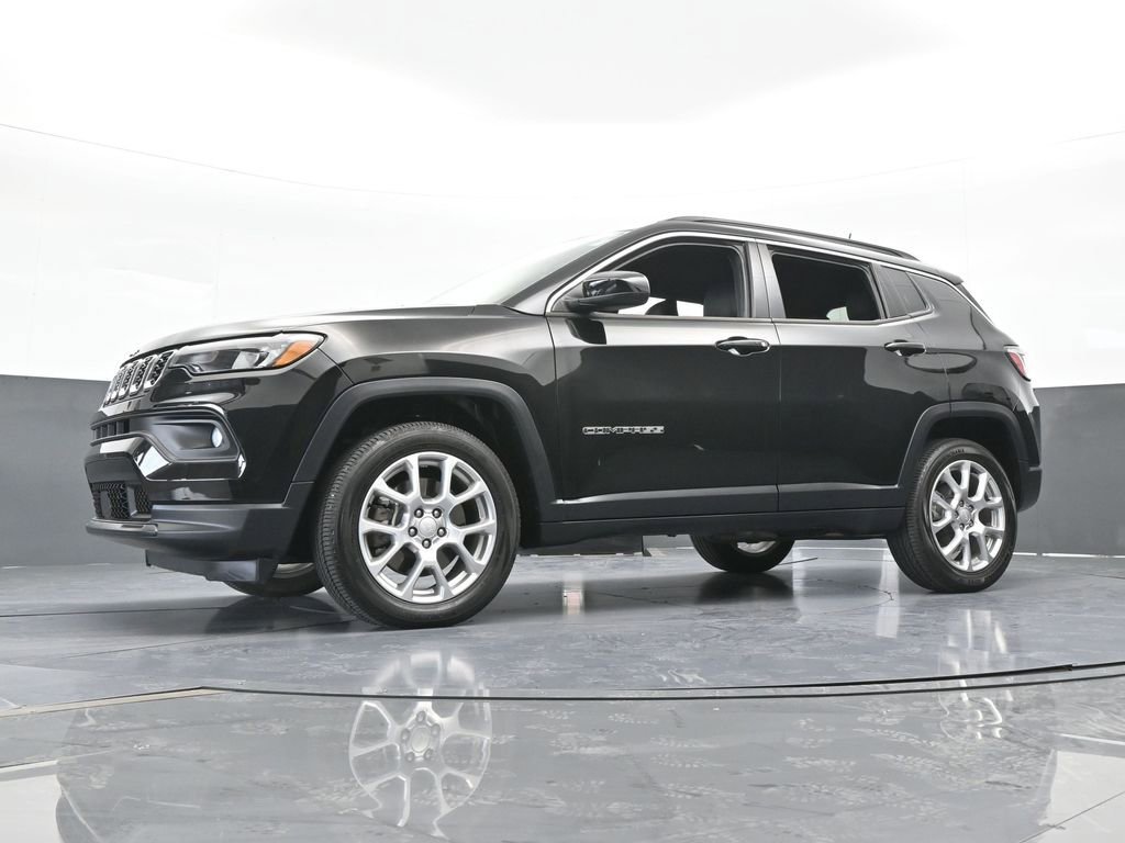 Used 2024 Jeep Compass Latitude image 50