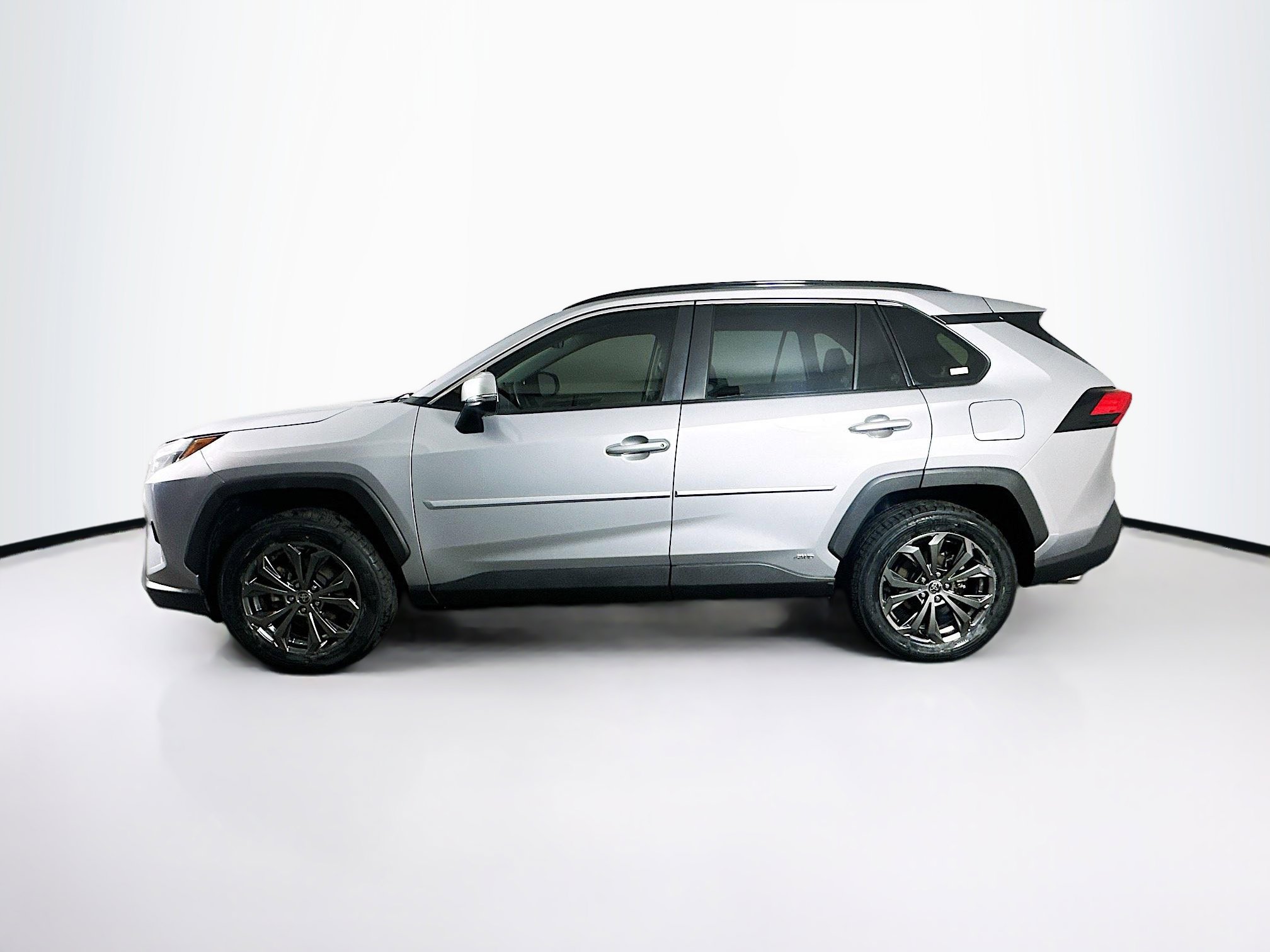 Used 2022 Toyota RAV4 XLE Premium image 4