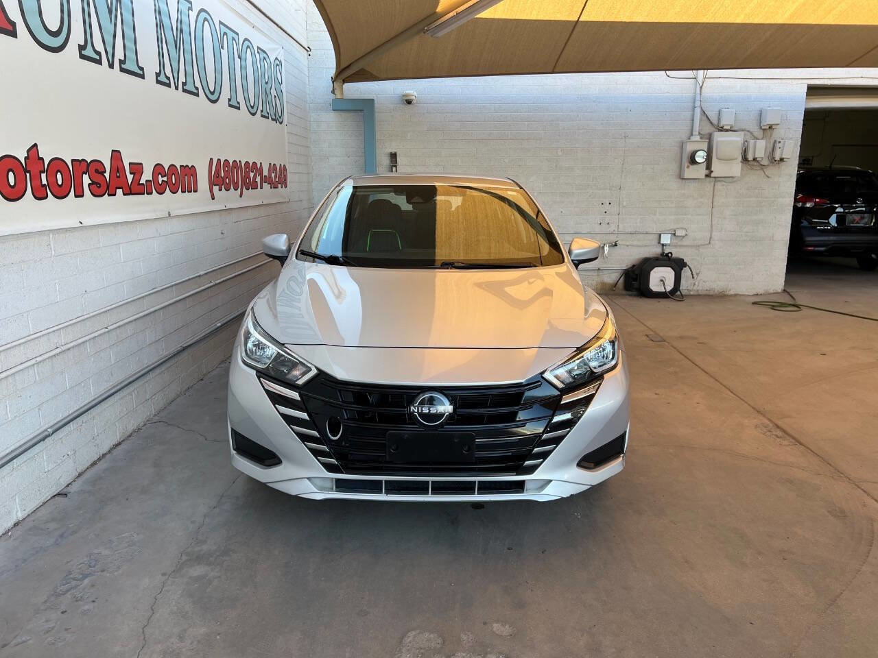 Used 2023 Nissan Versa SV image 2