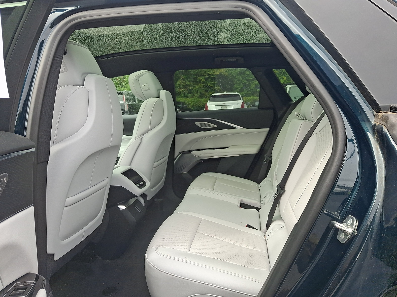 Certified 2024 Cadillac Lyriq Luxury AWD/4WD image 10