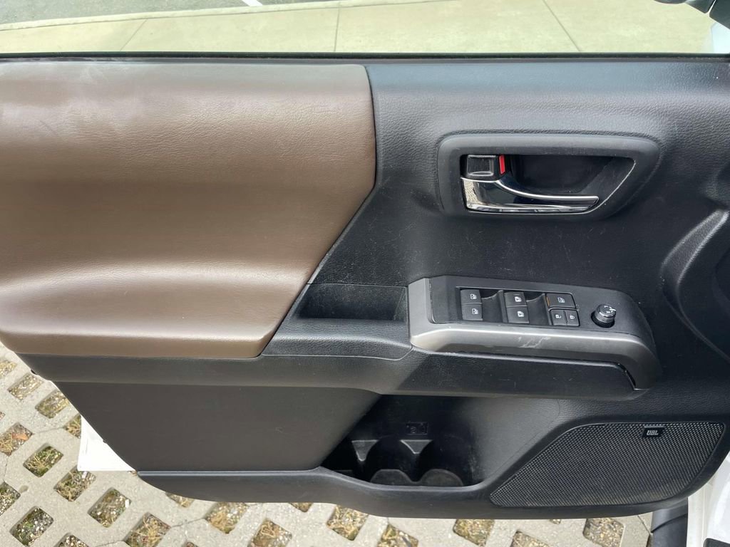 Used 2019 Toyota Tacoma Limited image 15