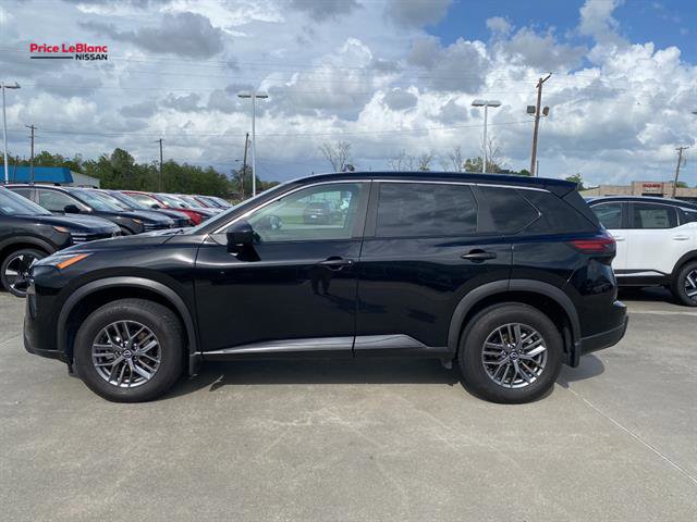 Used 2025 Nissan Rogue S image 28