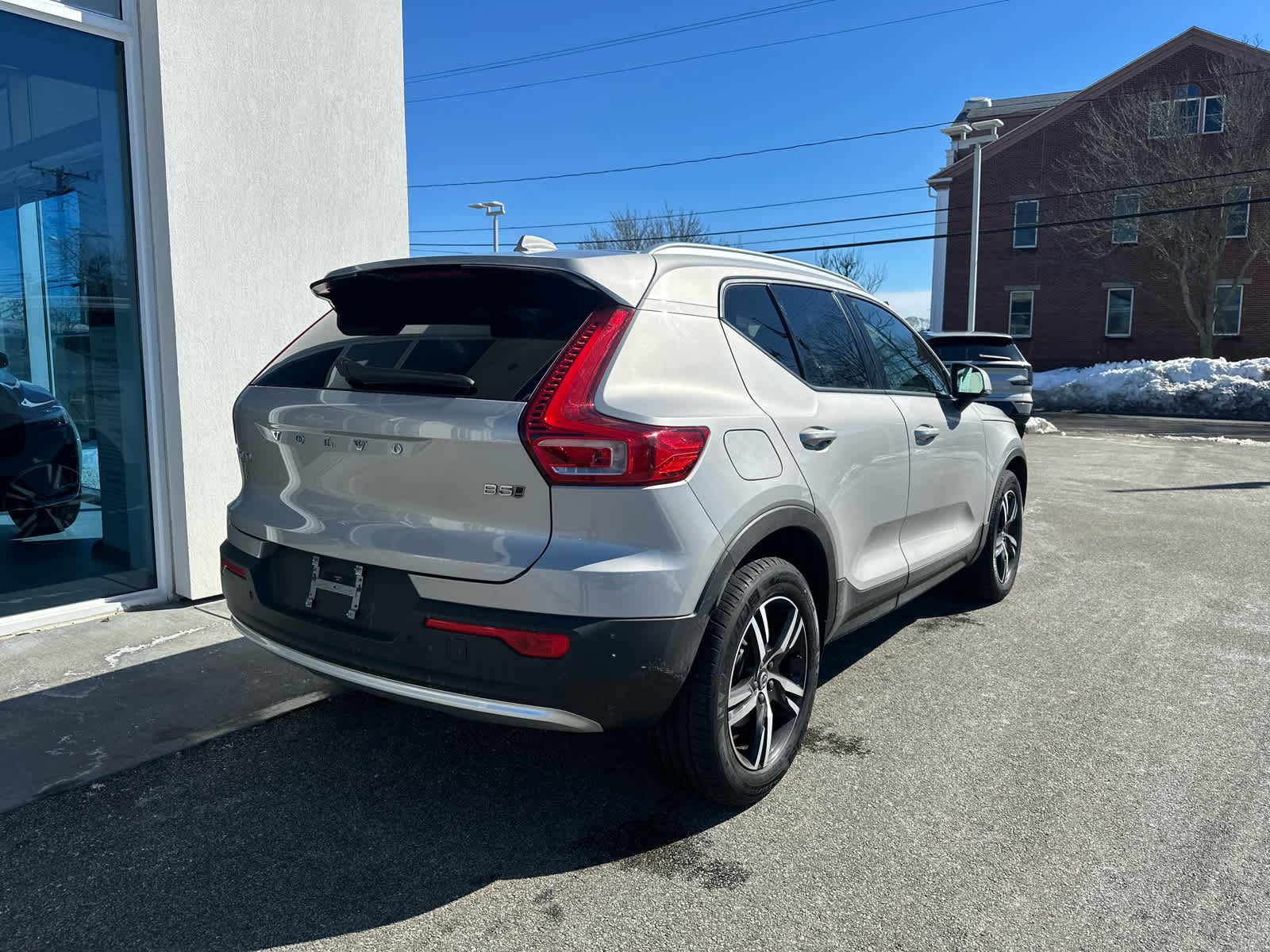 Certified 2023 Volvo XC40 B5 Core w/ Convenience Package image 9
