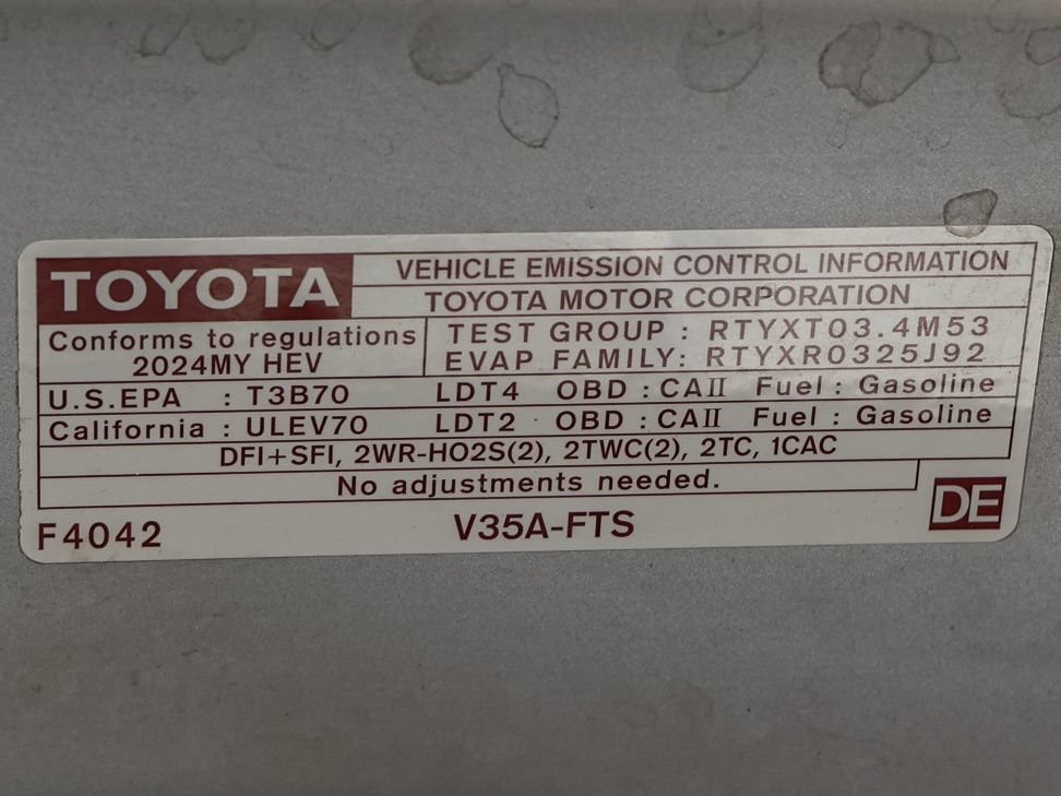 Used 2024 Toyota Tundra Limited AWD/4WD image 31