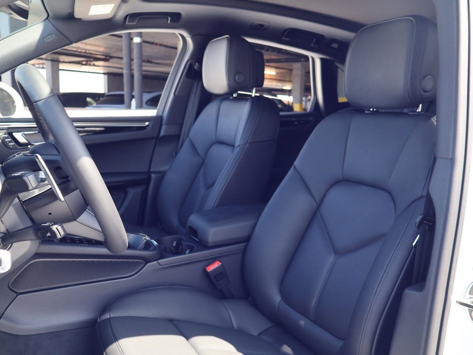 New 2026 Porsche Macan AWD/4WD image 5